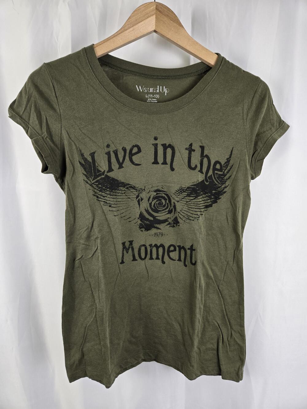 Wound Up Shirt Girls Large Green Live In The Moment Graphic Short Sleeve Tee